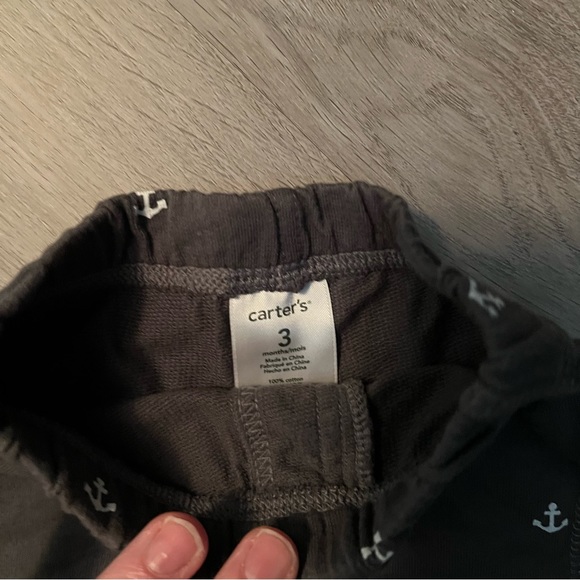 Carters 3 months shorts - Picture 2 of 3